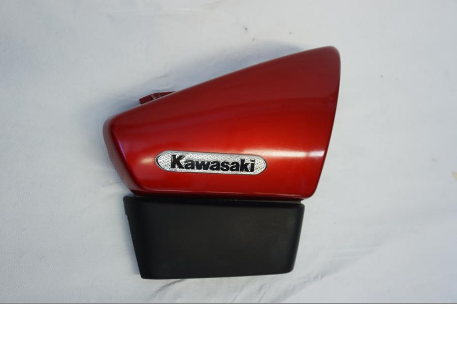 Framsidan på Sidopanel från en Kawasaki VN 900 -2006 motorcykel.