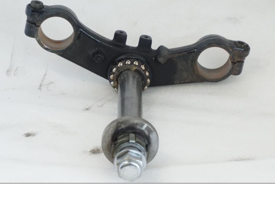 Höger sida på Gaffelkrona från en Yamaha TDM 850 -1998 motorcykel.