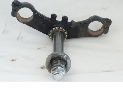 Höger sida på Gaffelkrona från en Yamaha TDM 850 -1998 motorcykel.