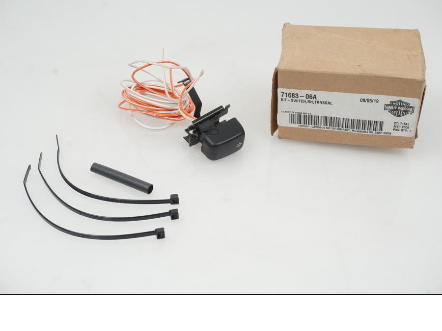 Framsidan på Styrelreglage från en H-D Touring Road King FLHR/I -2010 motorcykel.