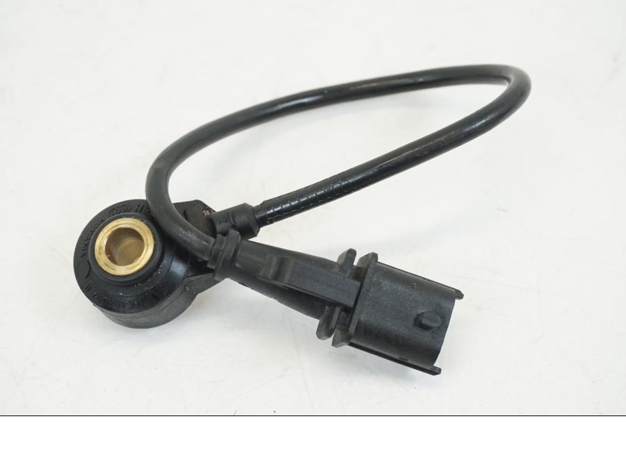 Baksidan på Knacksensor från en Ducati Streetfighter V4 -2020 motorcykel.