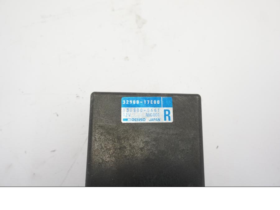 Snett nerifrån på CDI / ECU från en Suzuki GSX-R 750 -1992 motorcykel.