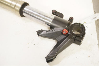 Baksidan på Gaffelben från en Ducati Streetfighter 1098 -2010 motorcykel.