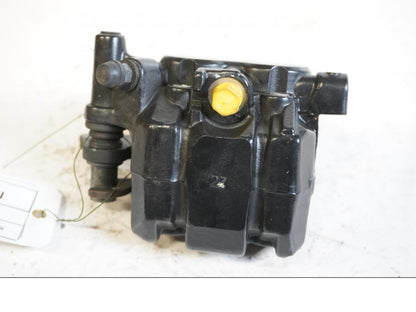 Baksidan på Bromsok från en Kawasaki Ninja 300 -2013 motorcykel.