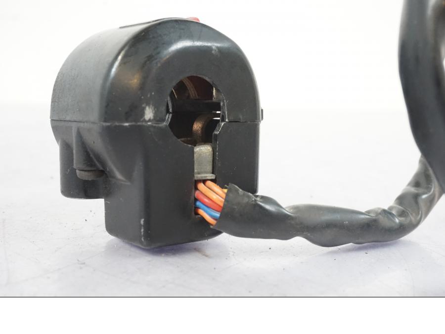 Höger sida på Styrelreglage från en Suzuki GSX 550 EF -1985 motorcykel.