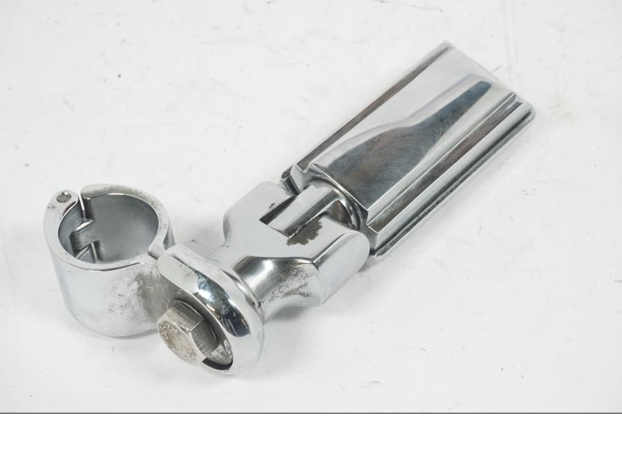 Extrabild1 på Highwaypegs från en Triumph Rocket III -2007 motorcykel.