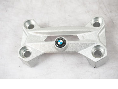 Baksidan på Styrfäste från en BMW F 800 R -2018 motorcykel.