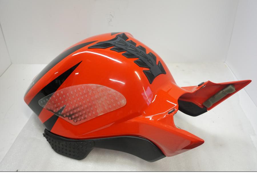 Baksidan på Bensintankskåpa från en Honda CBR 1000 RR -2007 motorcykel.