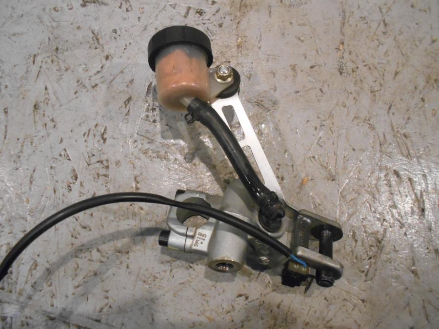 Baksidan på Kopplingshuvudcylinder från en Ducati 848 -2013 motorcykel.