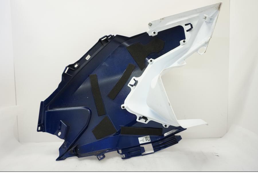 Baksidan på Sidkåpa från en KTM 1290 Super Adventure R -2021 motorcykel.