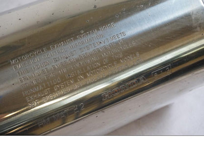 Vänster sida på Ljuddämpare från en Honda CBR 1100 XX -1999 motorcykel.