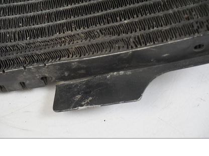 Höger sida på Vattenkyl från en Aprilia RS 250 -1998 motorcykel.