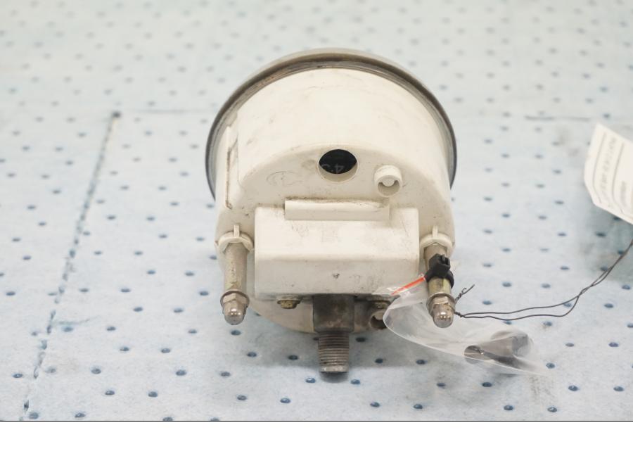 Baksidan på Hastighetsmätare från en Triumph Thunderbird 900 -2000 motorcykel.