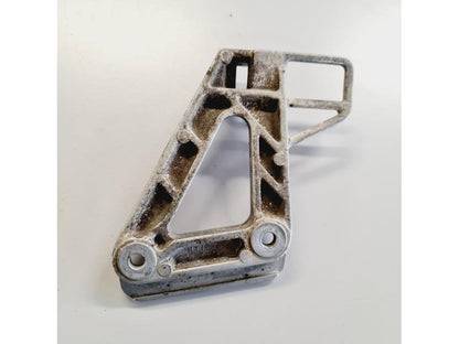 Snett uppifrån på Fotpinnefäste från en Honda XRV 750 -1999 motorcykel.