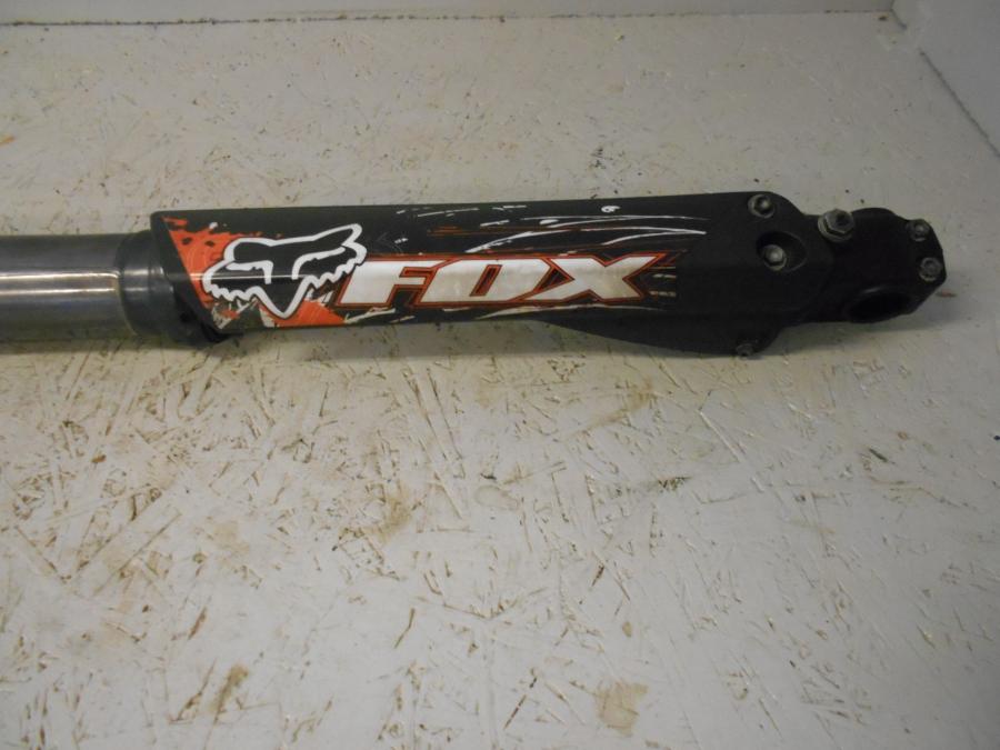 Höger sida på Gaffelben från en KTM 690 SMCR -2013 motorcykel.