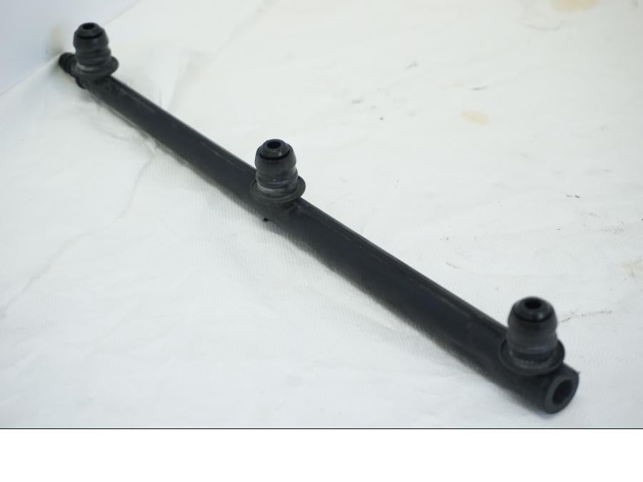 Höger sida på Fuel Rail från en BMW K 1600 -2015 motorcykel.