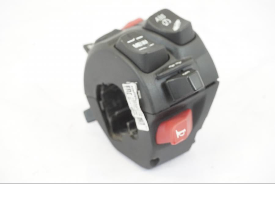 Baksidan på Styrelreglage från en BMW R 1250 GS -2019 motorcykel.