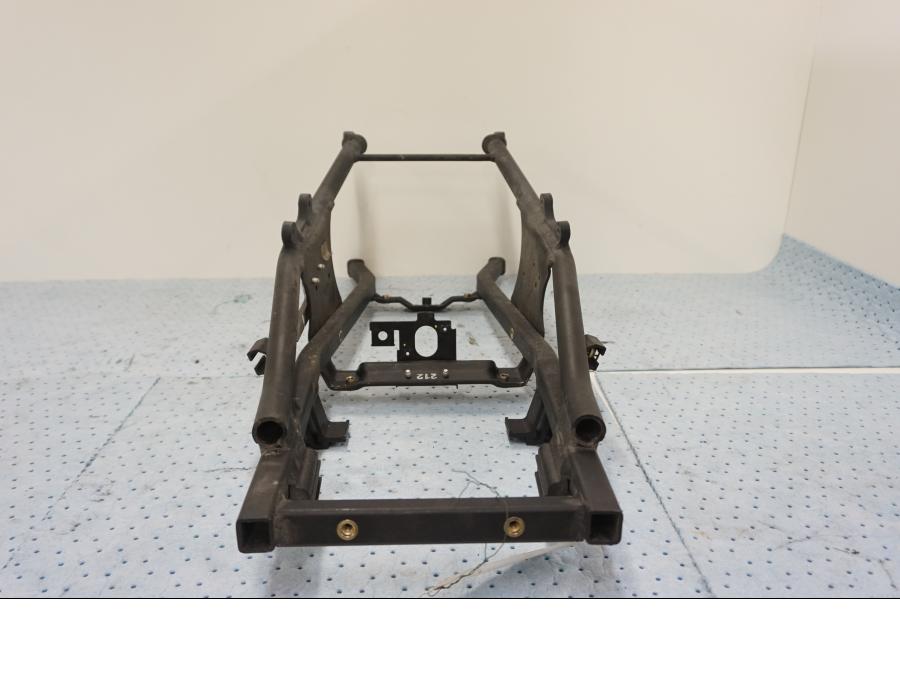 Snett nerifrån på Bakram från en Triumph Speed Triple -2005 motorcykel.