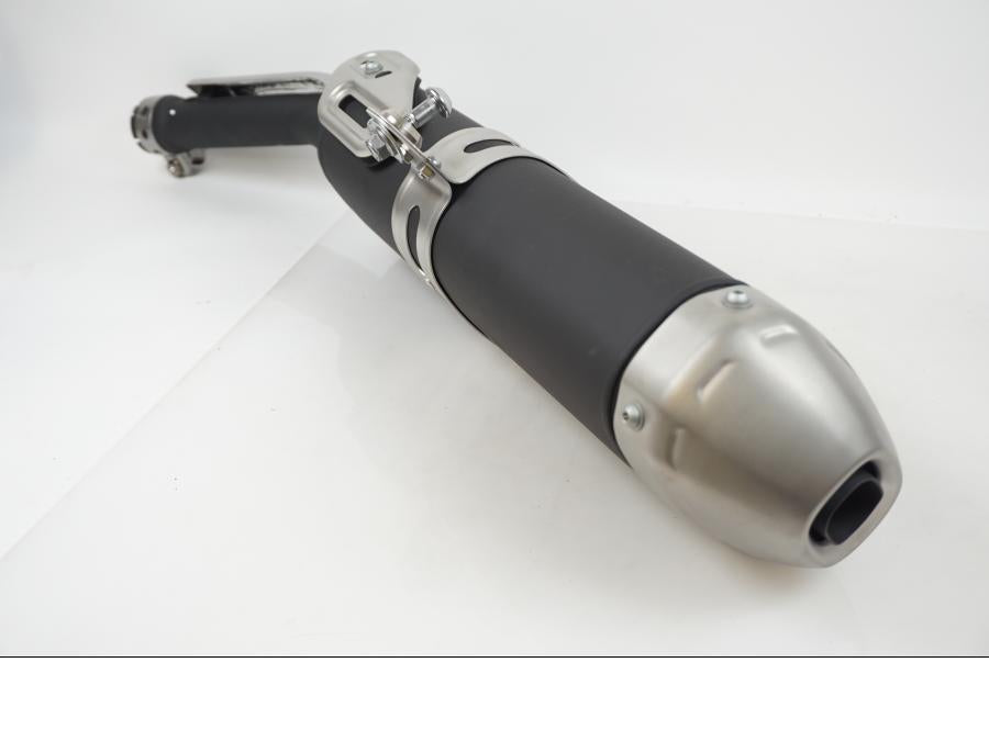 Vänster sida på Ljuddämpare från en Yamaha Tenere 700 -2019 motorcykel.