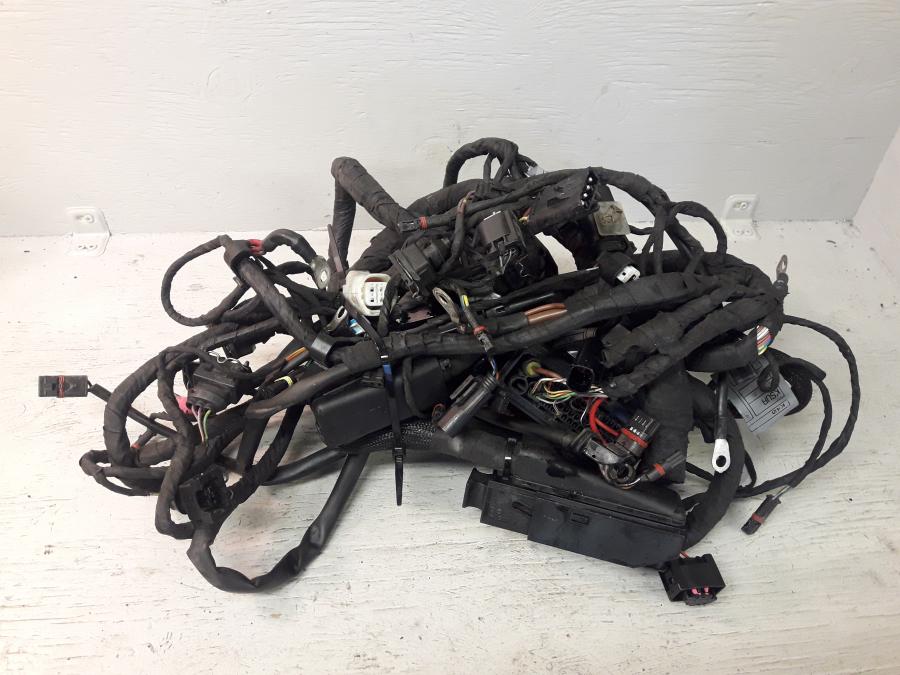 Framsidan på Kabelstam från en BMW K 1200 S -2008 motorcykel.