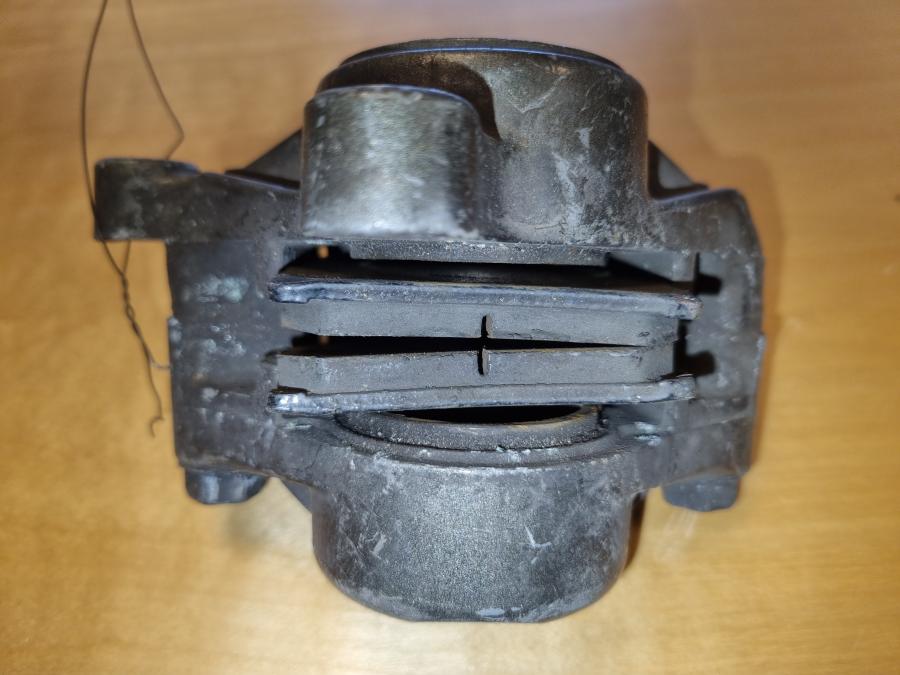 Vänster sida på Bromsok från en Yamaha FJ 1200 -1986 motorcykel.