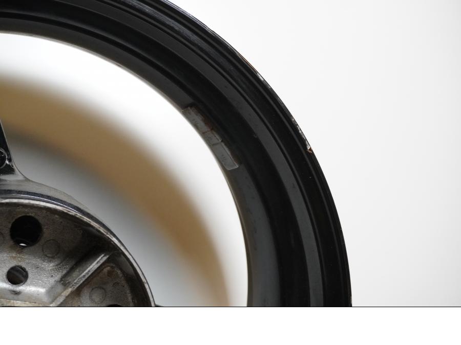 Extrabild5 på Fälg från en Suzuki GSX-R 600 -2004 motorcykel.