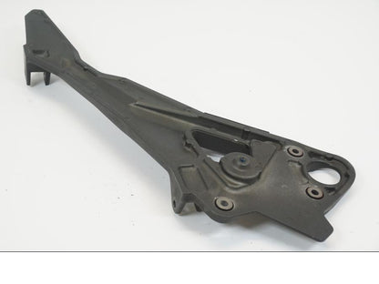 Snett uppifrån på Fotpinnefäste från en Yamaha XJ 6 -2011 motorcykel.