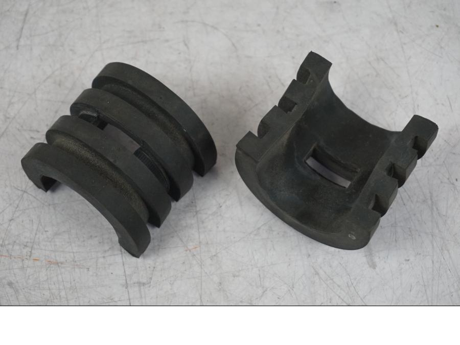 Baksidan på Bensintankskydd från en Suzuki VZ 800 -2000 motorcykel.