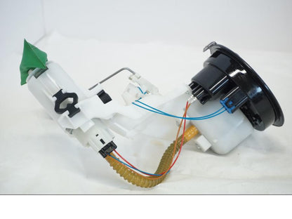 Baksidan på Bensinpump insprut från en BMW K 1600 -2015 motorcykel.