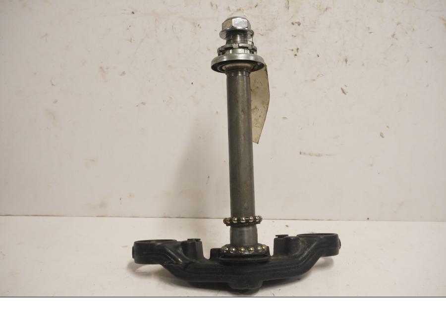 Framsidan på Gaffelkrona från en Honda CB 750 SF -1999 motorcykel.