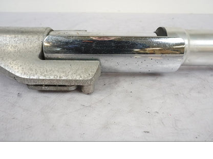 Höger sida på Gaffelben från en Kawasaki VN 1500 -2003 motorcykel.