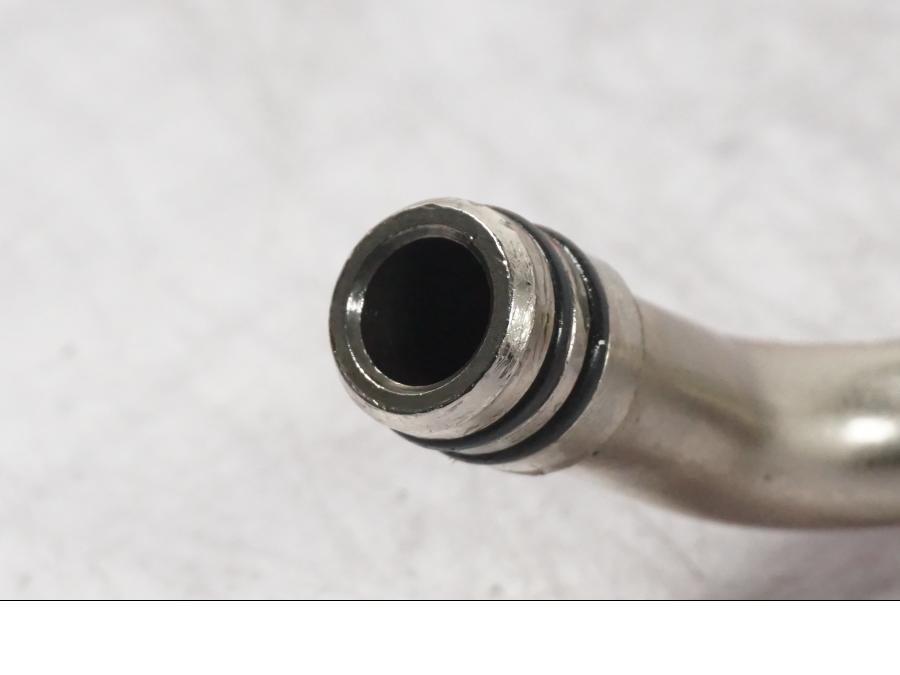 Höger sida på Oljekylrör från en Ducati Multistrada V4 -2024 motorcykel.