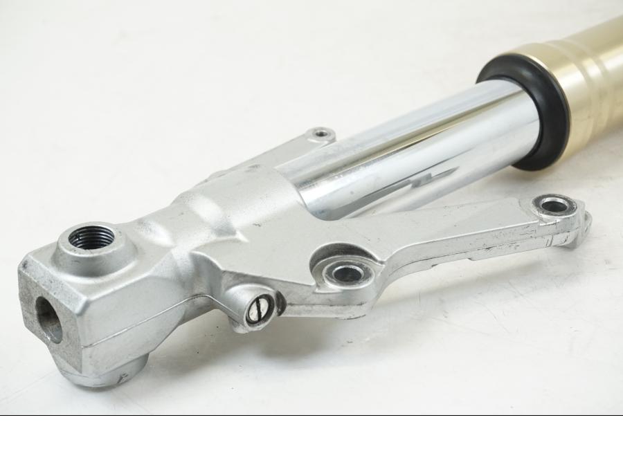 Höger sida på Gaffelben från en Yamaha YZF 1000 R1 -2001 motorcykel.