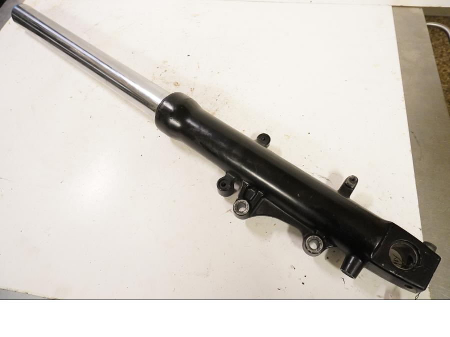 Framsidan på Gaffelben från en Kawasaki ZX-9R -1998 motorcykel.