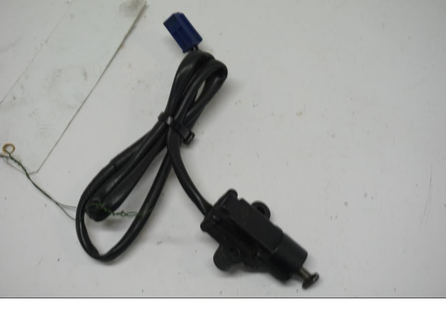 Baksidan på Sidostödsbrytare från en Yamaha FZ1-SA -2007 motorcykel.