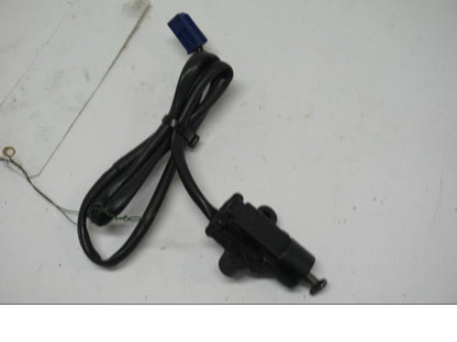 Baksidan på Sidostödsbrytare från en Yamaha FZ1-SA -2007 motorcykel.