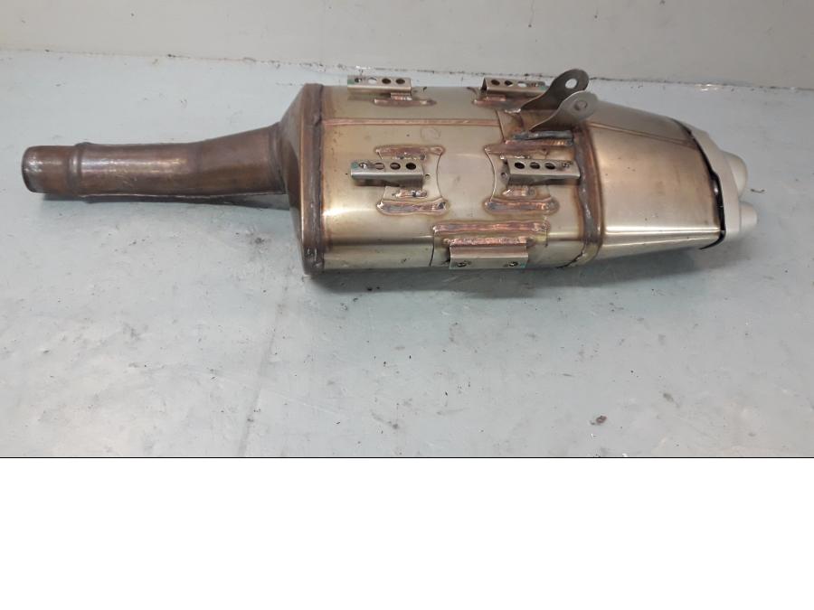 Baksidan på Ljuddämpare från en Triumph Daytona 675 -2009 motorcykel.