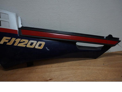 Baksidan på Sidopanel från en Yamaha FJ 1200 -1986 motorcykel.