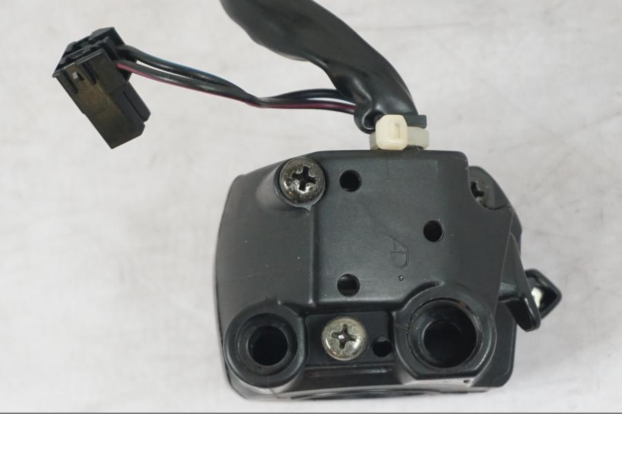 Extrabild6 på Styrelreglage från en Suzuki SV 650 -1999 motorcykel.