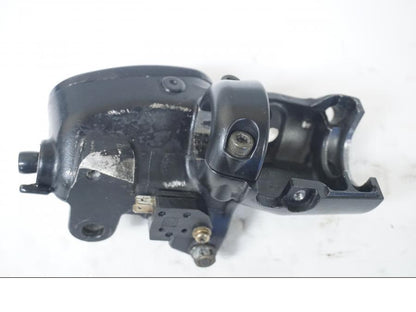 Baksidan på Bromshuvudcylinder från en Triumph Bonneville -2001 motorcykel.