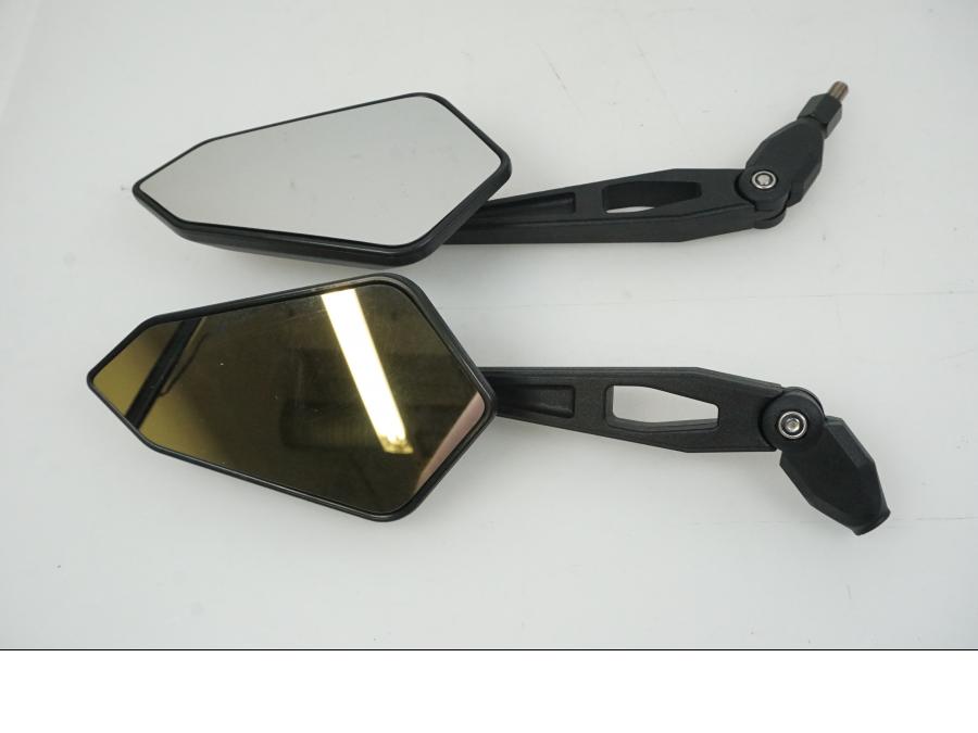 Vänster sida på Backspegel från en Universal Universal -2024 moped.