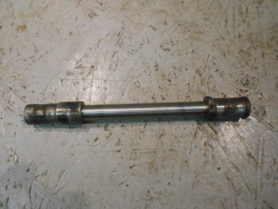 Framsidan på Axel från en Honda GL 500 -1982 motorcykel.