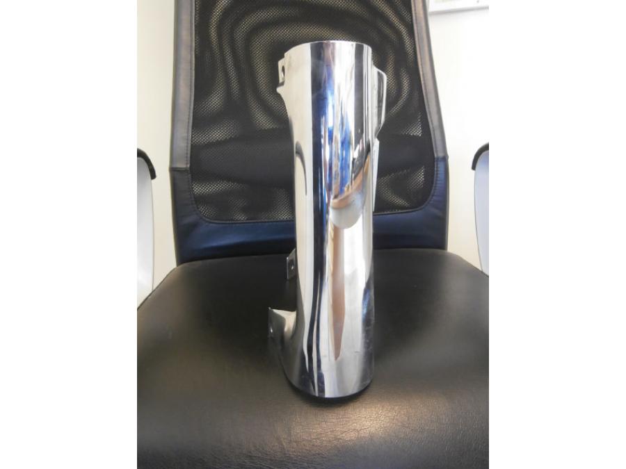 Höger sida på Gaffelkrom från en Suzuki VL 1500 -2002 motorcykel.