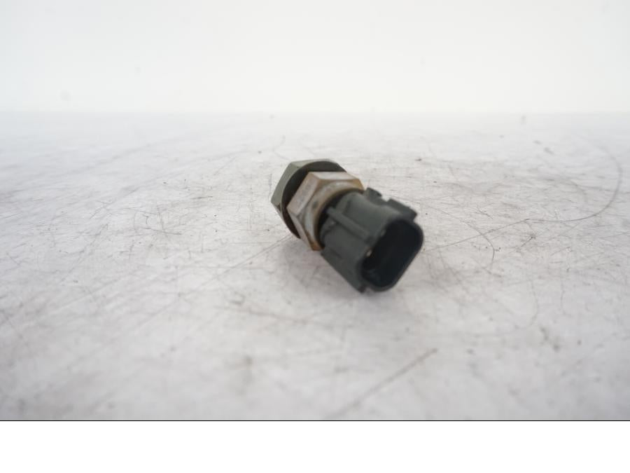 Höger sida på Luftburksensor från en Kawasaki VN 1500 -2003 motorcykel.