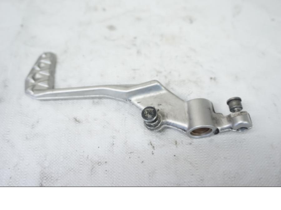 Baksidan på Bromspedal från en Ducati 899 Panigale -2015 motorcykel.