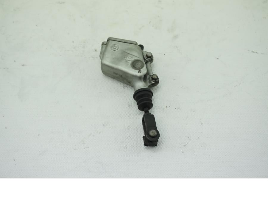 Framsidan på Bromshuvudcylinder från en KTM 950 SM -2006 motorcykel.