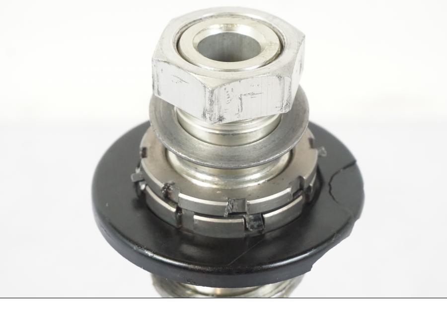 Snett uppifrån på Gaffelkrona från en Kawasaki ZX-6R -2011 motorcykel.