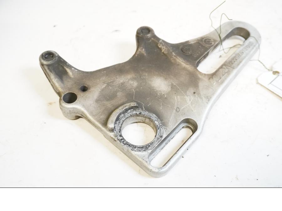 Framsidan på Bromsoksfäste från en KTM RC8 -2013 motorcykel.