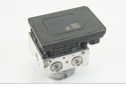 Baksidan på ABS Modulator från en BMW R 1200 GS -2018 motorcykel.