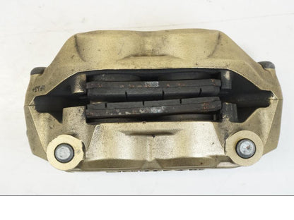 Snett nerifrån på Bromsok från en Aprilia Tuono V4R -2011 motorcykel.